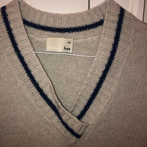 Aritzia sweater - Picture 4 of 6